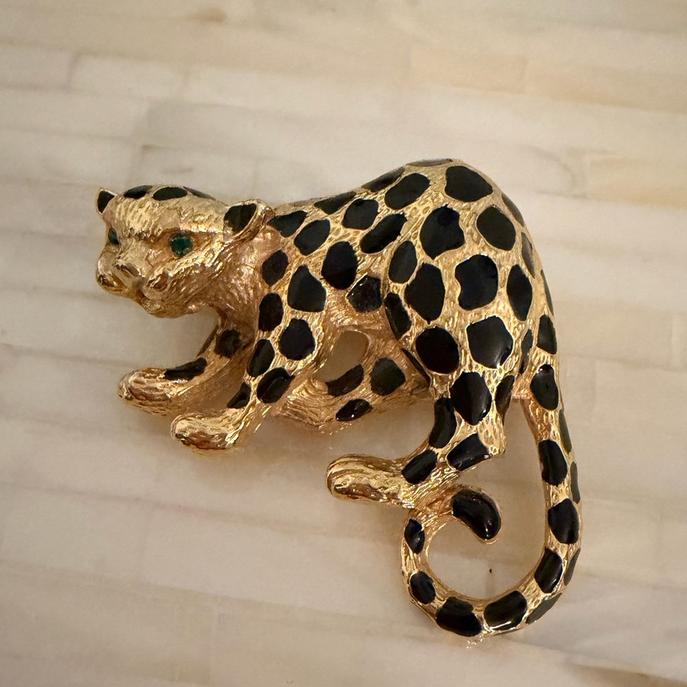 Vintage Gold Tone Jaguar Brooch - Picture 5 of 6